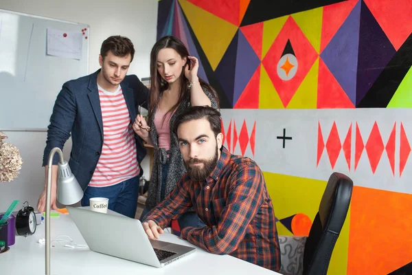 Yong hipster team working in modern office — Stock Photo, Image