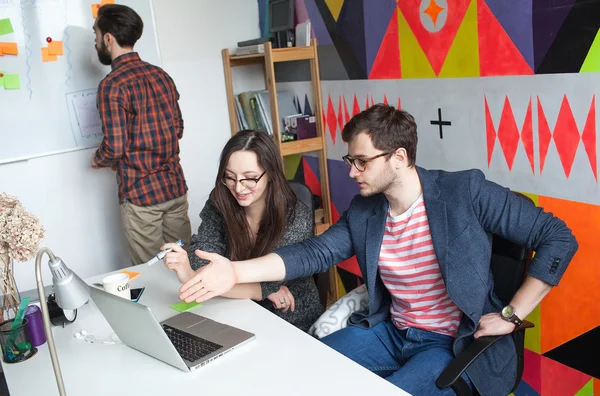 Yong hipster team working in modern office — Stock Photo, Image