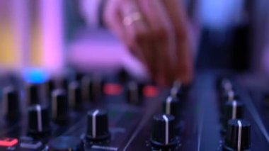 DJ ekipmanları güverte eller