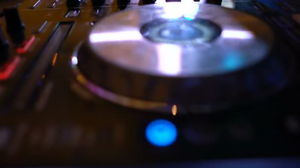 DJ kezét fedélzeti berendezések — Stock videók
