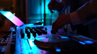 DJ ekipmanları güverte eller
