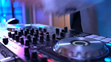 DJ ekipmanları güverte eller