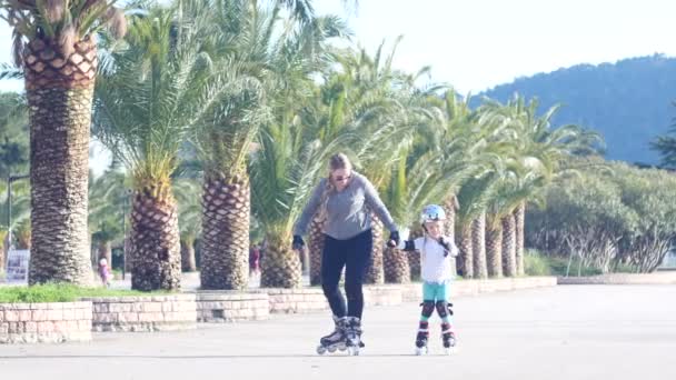 Child rollerblading outdoors. sport lifestyle. — Stock Video