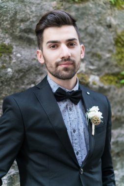 Smokin poz içinde seksi adam