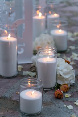 bir düğün töreni için dekore edilmiş yer