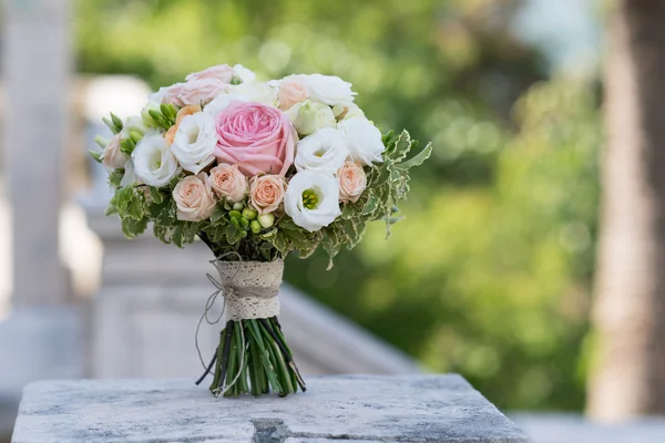 Bouquet de roses, freesia, eustoma — Photo