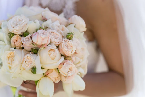 Bridal bouquet of roses and tulips — Stock Photo, Image