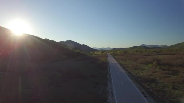 Luchtfoto uitzicht over de snelweg van Bosnië — Stockvideo