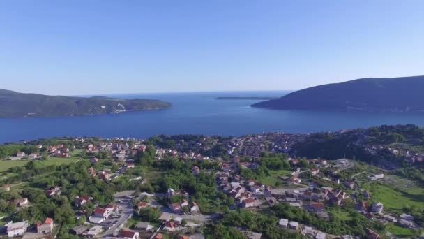 ヘルツェグ ノヴィには、コトル湾の航空写真 — ストック動画