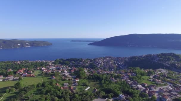 Пташиного польоту міста Герцег-Нові, Котор Bay — стокове відео