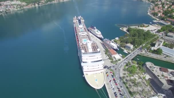 Vista aérea do navio de cruzeiro — Vídeo de Stock