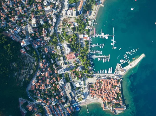 Luchtfoto van het oude Budva in Montenegro. — Stockfoto