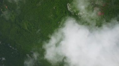 Bulutların üstündeki hava manzarası