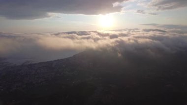 Bulutların üstündeki hava manzarası