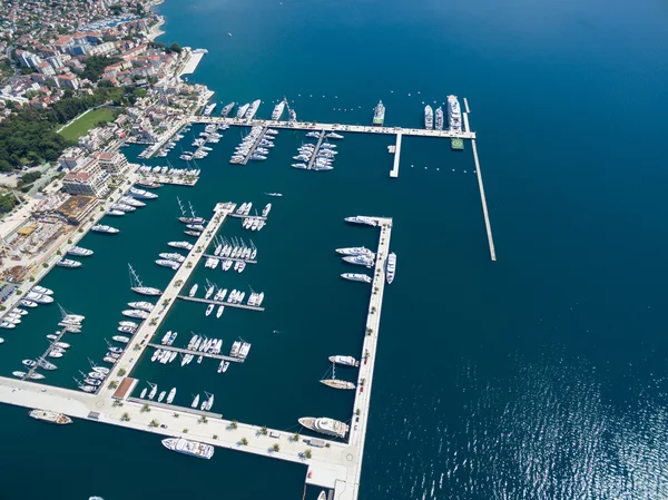 A légi felvétel a Porto Montenegró. Város Tivat. — Stock Fotó