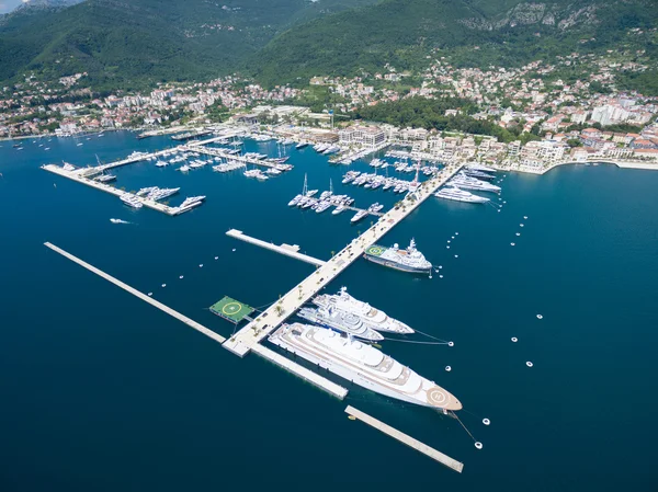 Porto Karadağ Hava görünümünü. Tivat şehir.