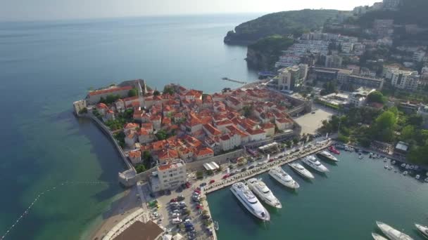 Вид с воздуха на Старый Будва в Черногории. — стоковое видео
