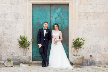 pareja joven y feliz