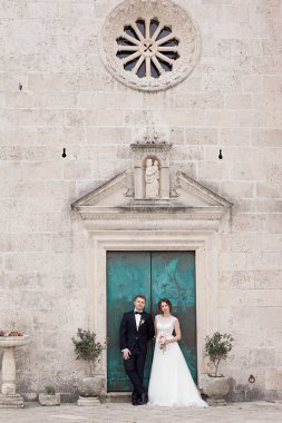 pareja joven y feliz