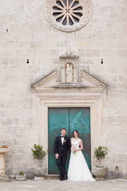 pareja joven y feliz