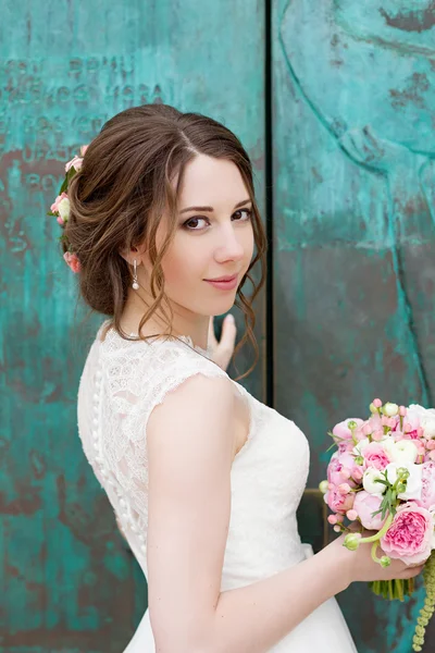 Noiva atraente no dia do casamento — Fotografia de Stock