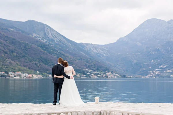 Coppia giovane e felice — Foto Stock