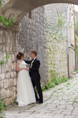 pareja joven y feliz