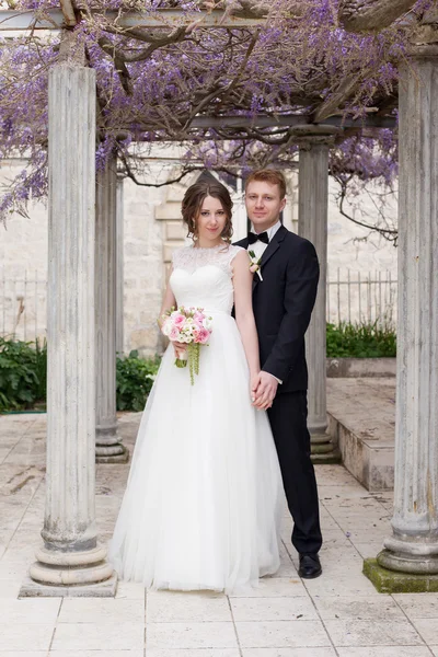 Young and happy couple — Stock Photo, Image