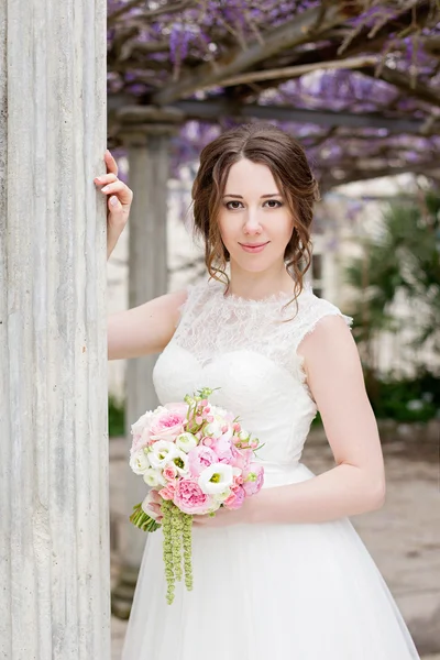 Noiva atraente no dia do casamento — Fotografia de Stock