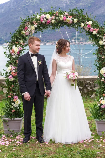 Young and happy couple — Stock Photo, Image