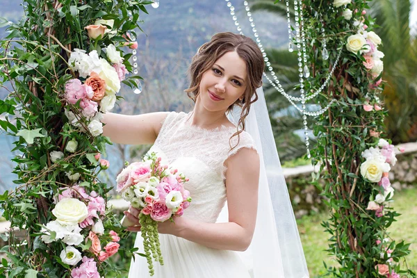 結婚式の日の魅力的な花嫁 — ストック写真