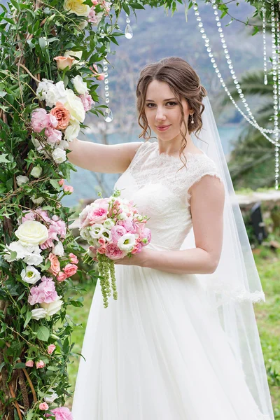 結婚式の日の魅力的な花嫁 — ストック写真