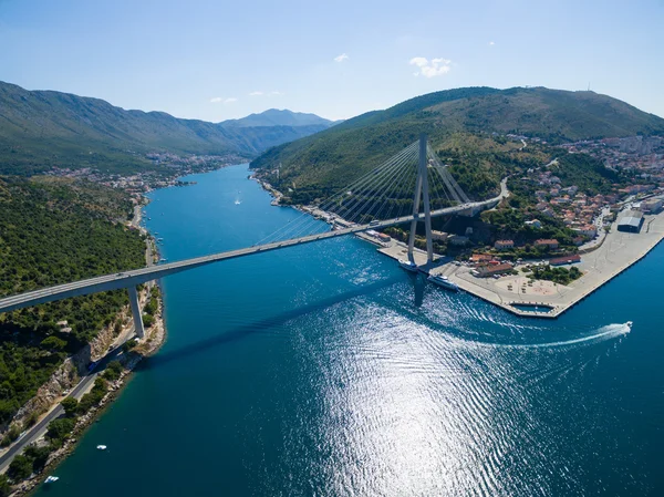 Vista aérea del puente de Dubrovnik - entrada a la ciudad . — Foto de Stock