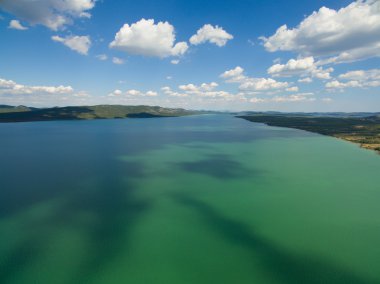Vransko Gölü ve manzara havadan görünümü