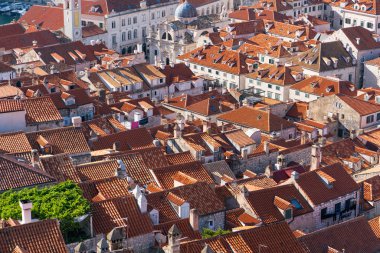 Dubrovnik'in tarihi kentin kırmızı kiremitli çatılar