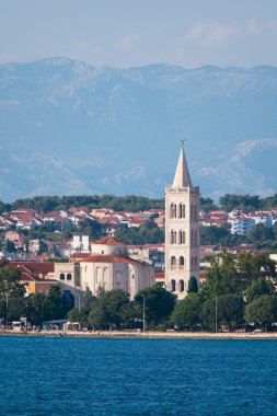 Denizden eski şehir Zadar görüntülemek.