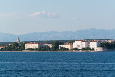 Denizden eski şehir Zadar görüntülemek.