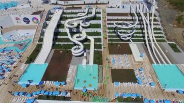 Budva, Karadağ - 15 Ağustos 2016: Budva'nın aqua park, havadan görünümü
