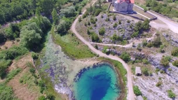 Цетіна води джерела весна в Хорватії — стокове відео