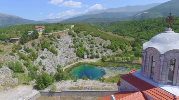 Fuente de agua de Cetina en Croacia — Vídeo de stock