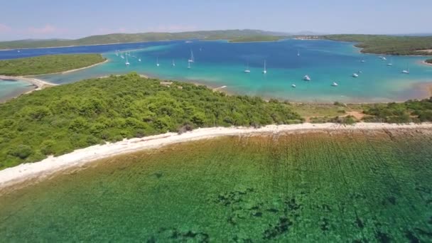 Αεροφωτογραφία του Βέλι Ρατ στην Αδριατική νησί Ντούγκι Ότοκ — Αρχείο Βίντεο