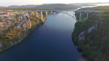 Otoyol köprü Krka Nehri üzerinde