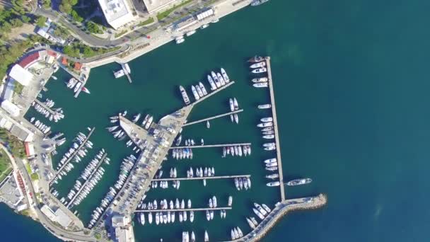 Вид с воздуха на пристань в Сплите — стоковое видео