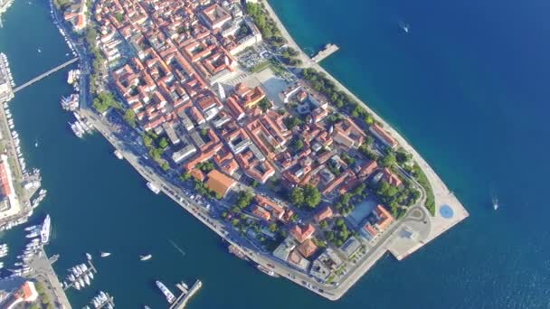 Luchtfoto van de stad Zadar. — Stockvideo