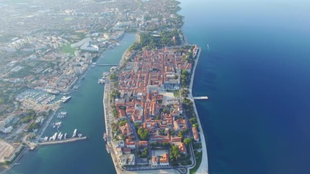Flygfoto över staden Zadar. — Stockvideo