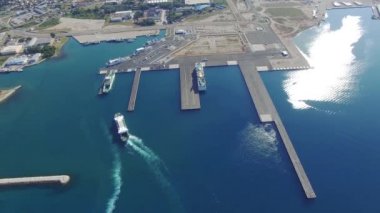 Zadar, Hırvatistan - 20 Temmuz 2016: Havadan görünümü Jadrolinija Feribot Tekne Zadar, Hırvatistan.