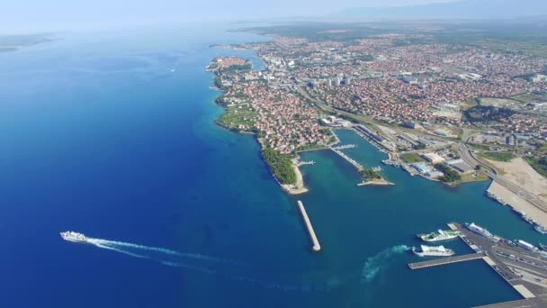 Letecký pohled na město Zadar. — Stock video