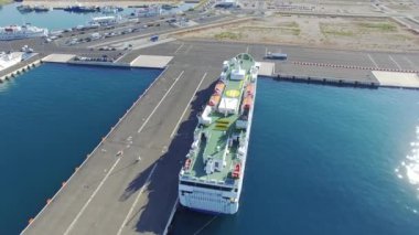 Zadar, Hırvatistan - 20 Temmuz 2016: Havadan görünümü Jadrolinija Feribot Tekne Zadar, Hırvatistan.