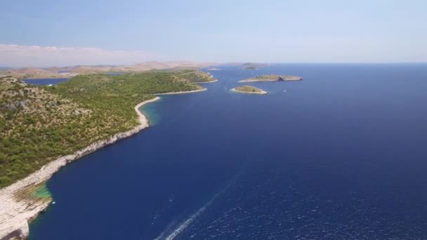 Flygfoto över den nationalparken Kornati, Kornatis skärgård. — Stockvideo