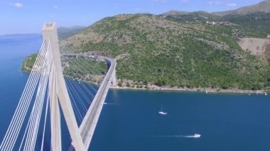 Dubrovnik Köprüsü - şehrin girişinde havadan görünümü